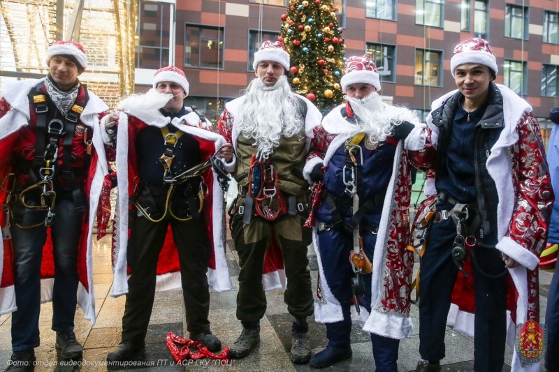 Дед Мороз и его помощники