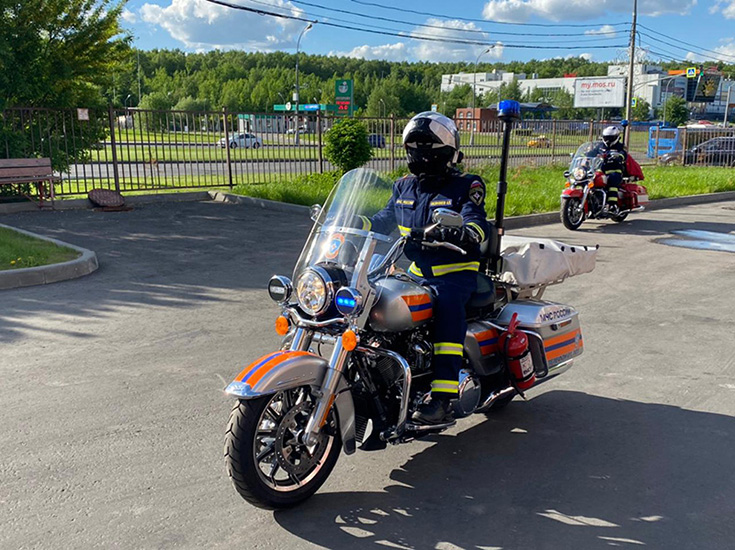 Пожарные-мотоциклисты МЧС Москвы заступили на боевое дежурство